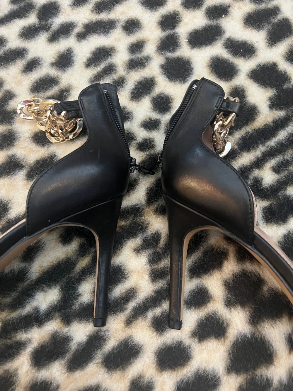 BCBGeneration isinna chain